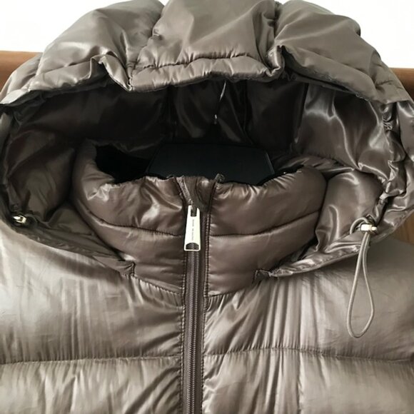 Light Weight Down coat, size M, Excellent condition ! - Picture 6 of 7